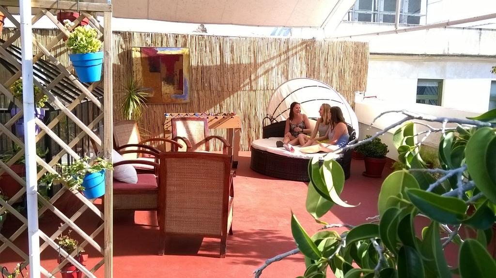 Nuevo Suizo Bed & Breakfast Seville Exterior photo